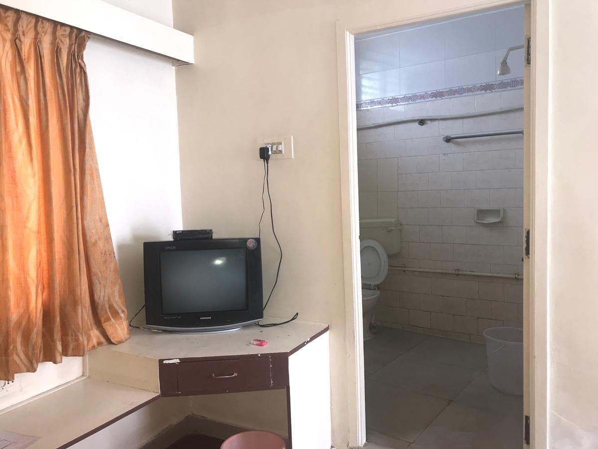 Sap Residency Hotel Tiruppur Buitenkant foto