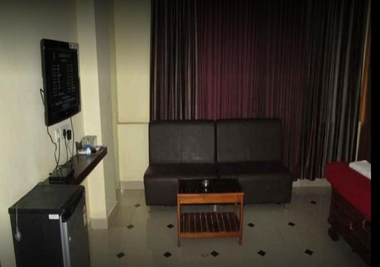Sap Residency Hotel Tiruppur Buitenkant foto
